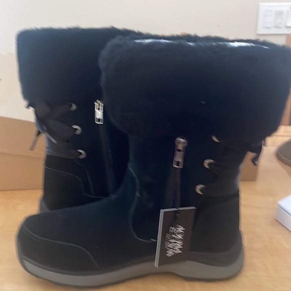 Ugg Women’s Ingalls Snow Boot. - Picture 2 of 6